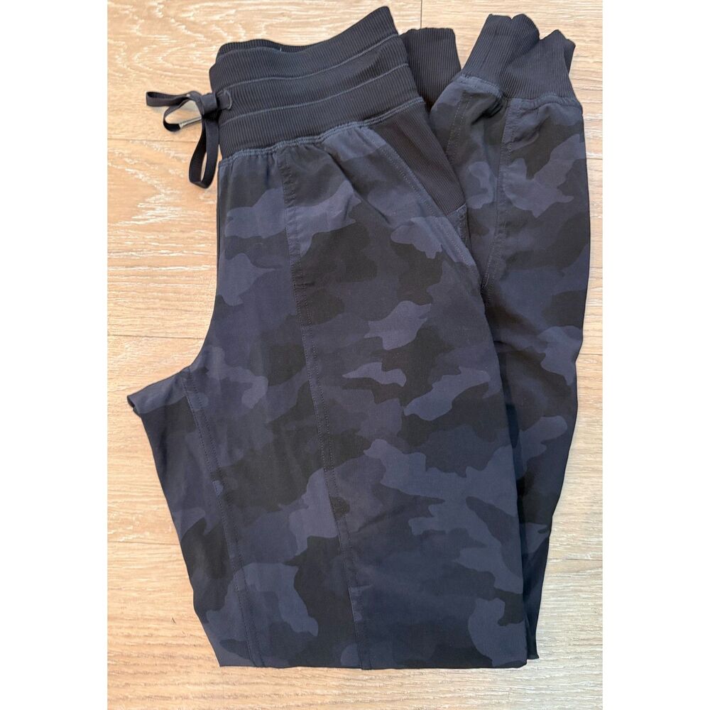 Lululemon Black Camo Joggers Size 0 - Picture 1 of 5
